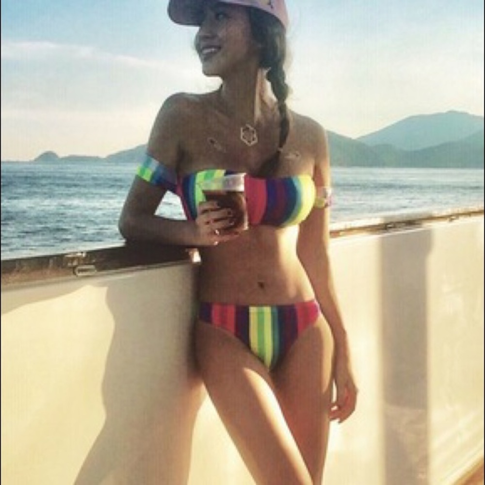 🏆🆕Vibrant stripe off shoulder bikini set - Picture 2 of 4